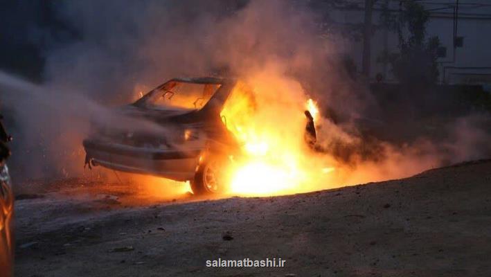مهار حریق خودرو توسط کارشناسان فداکار اورژانس